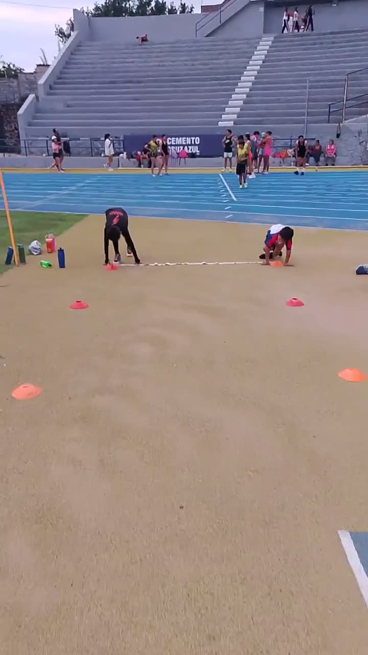 Entrenamiento de atletismo Fit-Ness Running en video