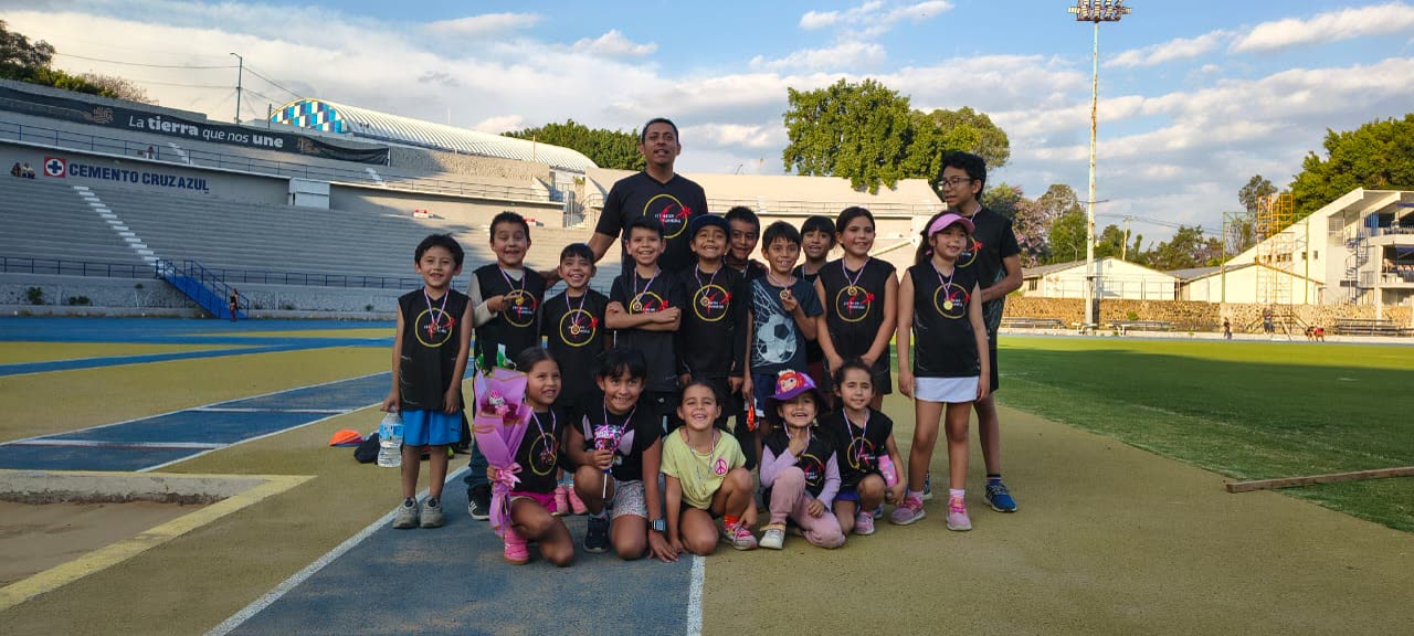 Equipo completo de Fit-Ness Running tras la competencia