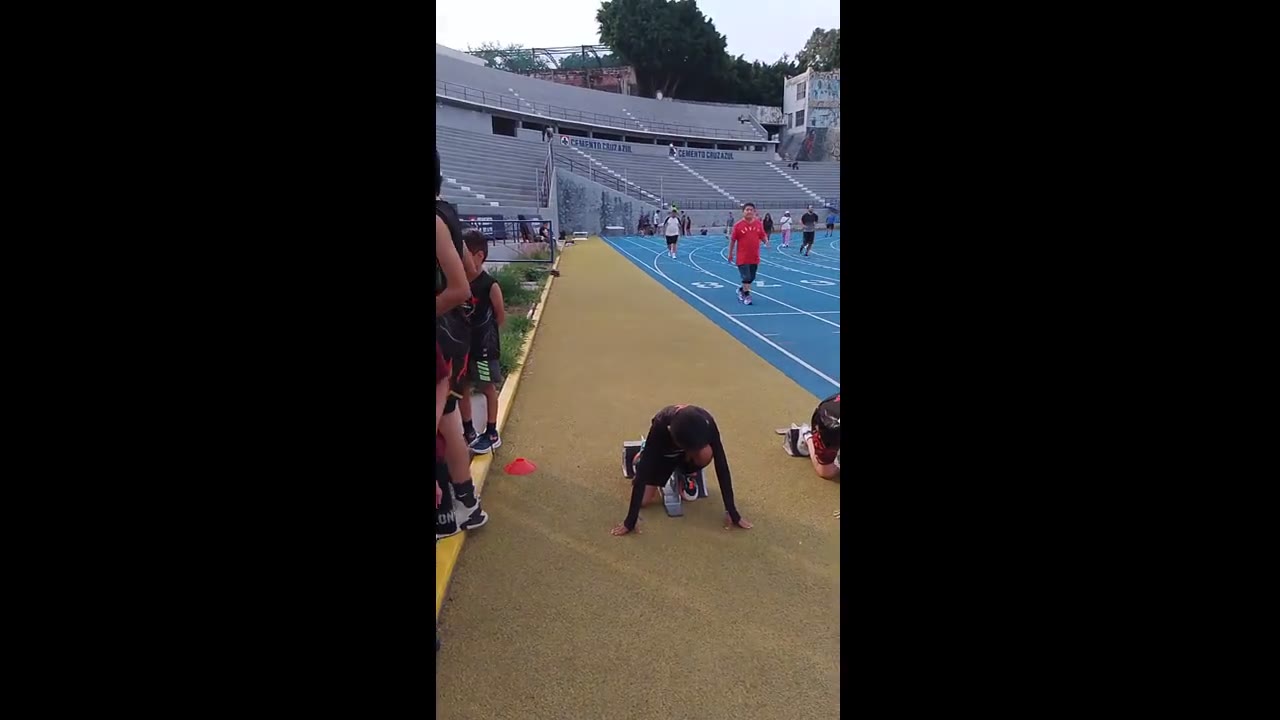 Entrenamiento de atletismo Fit-Ness Running en video