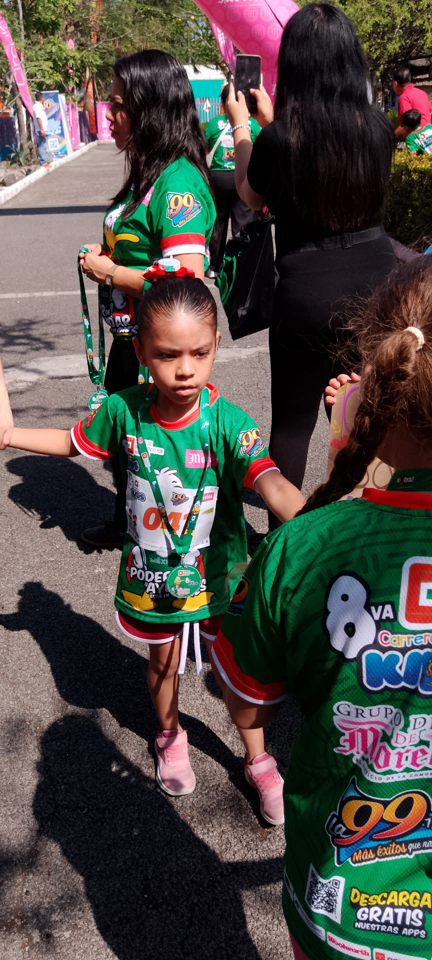 Alumna de Fit-Ness Running con medalla en carrera