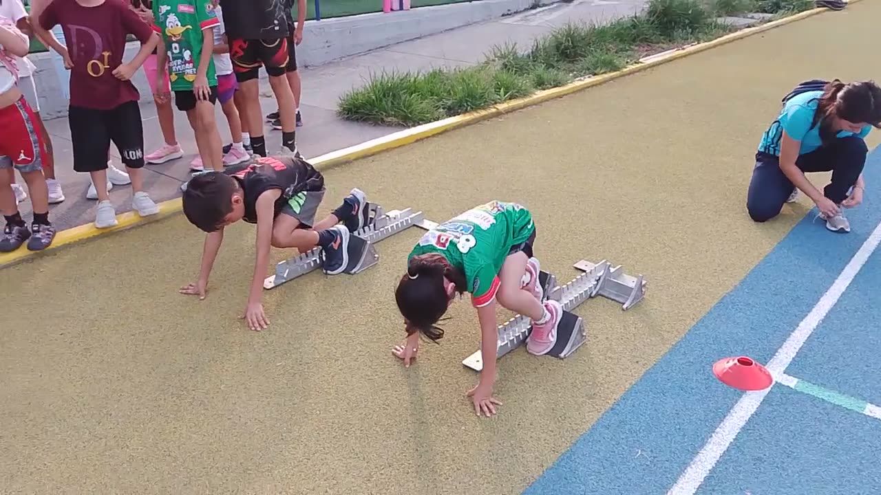 Entrenamiento de atletismo Fit-Ness Running en video