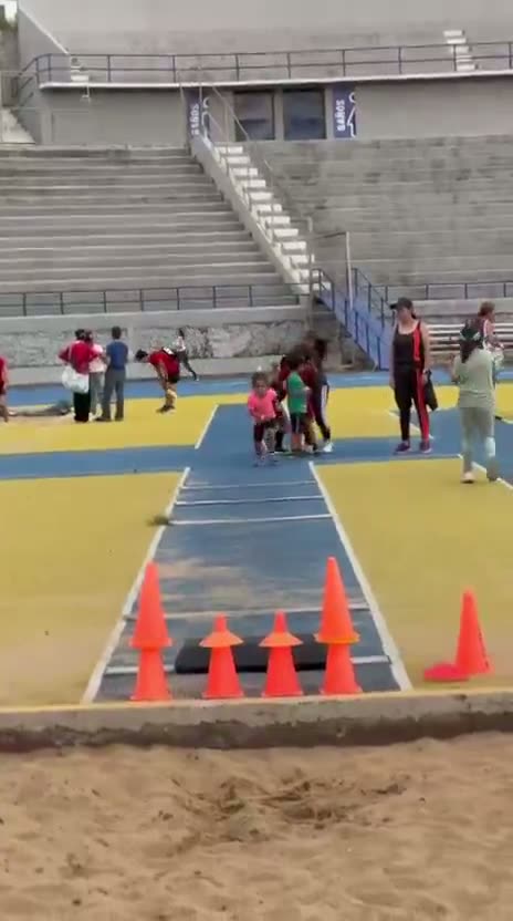 Entrenamiento de atletismo Fit-Ness Running en video