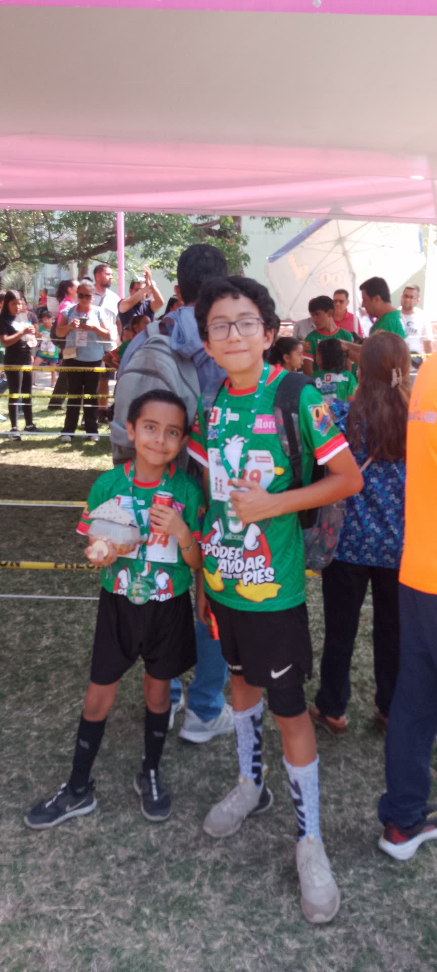 Atletas de Fit-Ness Running en competencia infantil